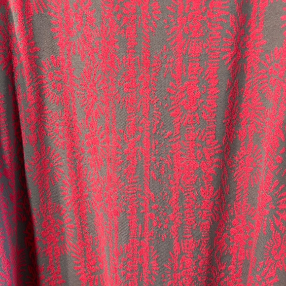 Lularoe Perfect Tee - Picture 4 of 7